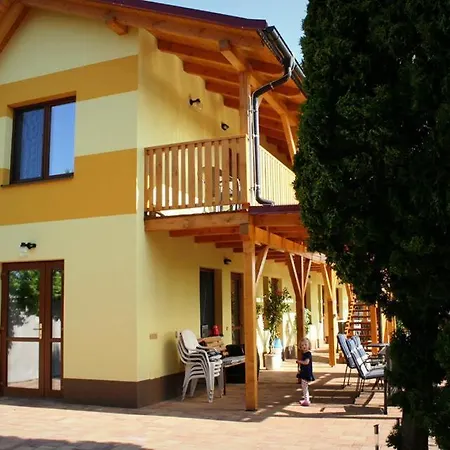 Pod Palavu Guest house *